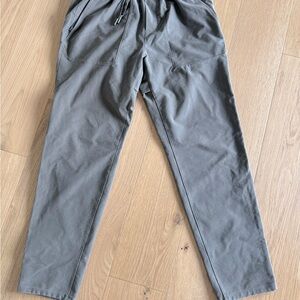 Lululemon Bowline Pant *Utilitech 30"
Grey Sage